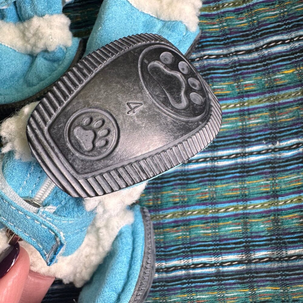 Pet Life Shearling Duggz Dog Boots Size 4 Blue Sherpa Winter Shoes Set of 4 - Picture 4 of 5